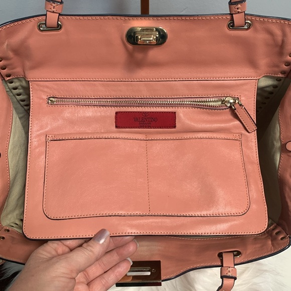 ❌SOLD❌Authentic Valentino Garavani pink leather Rockstud leather purse - Picture 13 of 17